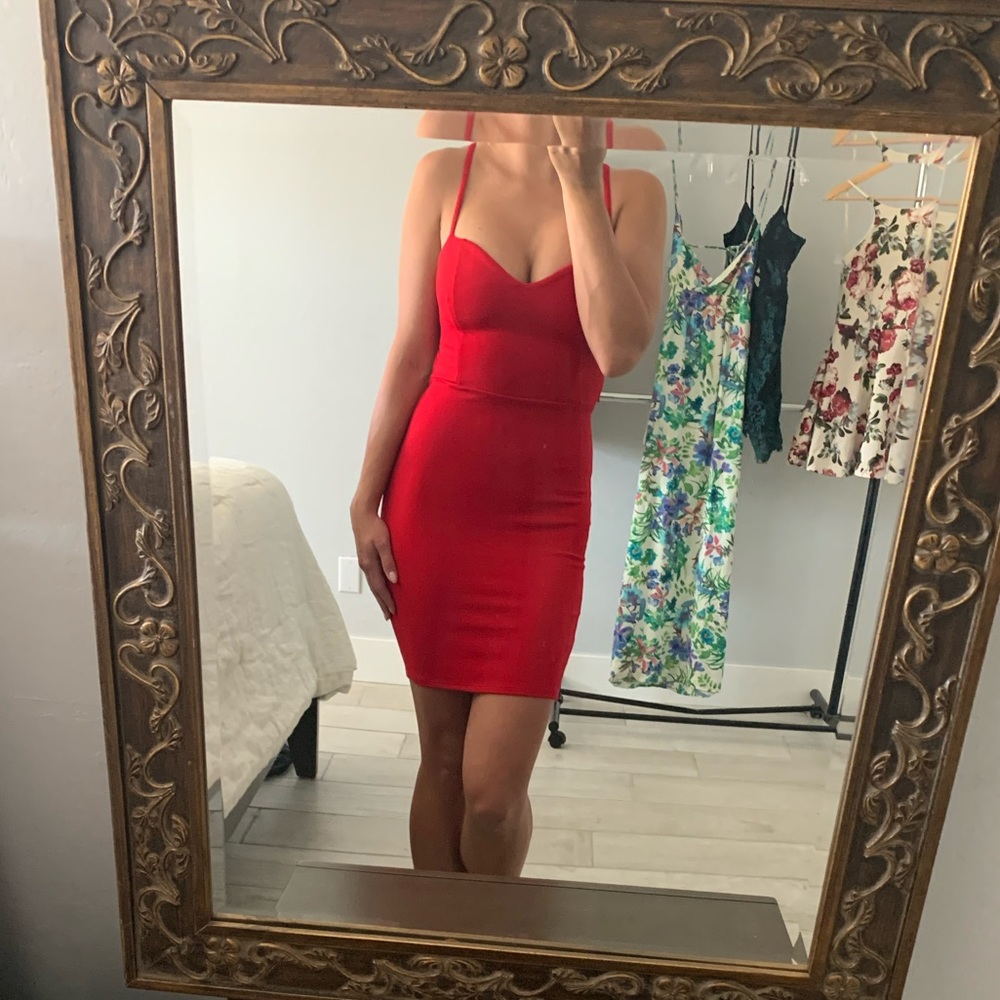 Red Dress - Picture 5 of 9